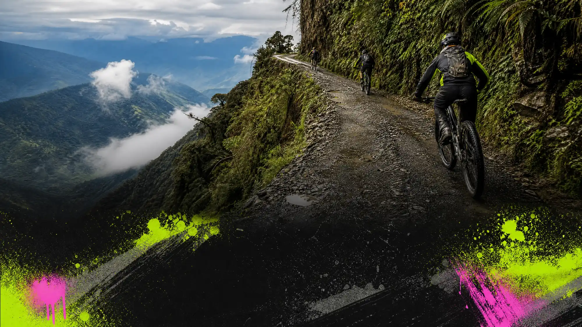 Desciende 3,500 metros desde los gélidos picos andinos hasta la selva húmeda. Recorre 64 kilómetros por el borde de un acantilado vertical en un tour guiado en bicicleta de montaña.
